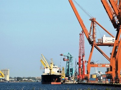 Angola revê taxas aduaneiras para produtos que favoreçam produção nacional