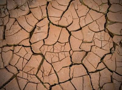 China: agricultores deslocados devido à seca severa e à falta de água