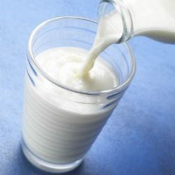 Comissão Europeia reduz previsões de produção de leite em 2016