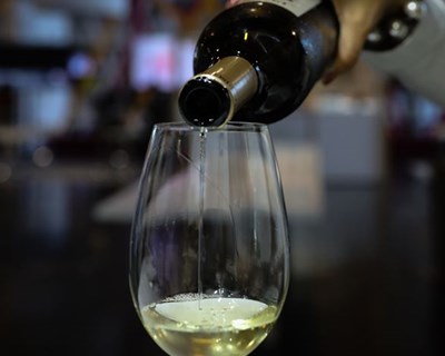 Consumidores portugueses são os que mais bebem vinho no mundo