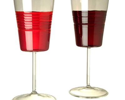 Copos de plástico mudam o sabor de vinhos e espumantes