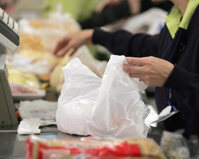 Menos sacos plásticos, mais vendas avulso: os hipermercados querem ser mais sustentáveis