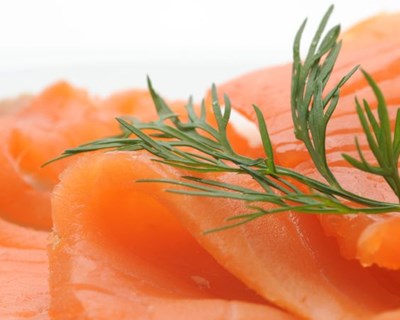 Preço do salmão sobe 50% devido a problema com parasitas do mar