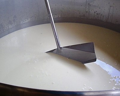 UE vai produzir 1,3 milhões de toneladas de leite em 2015