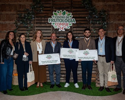 Academia do Centro de Frutologia Compal entrega mais 60.000€ em bolsas para apoiar empreendedores frutícolas