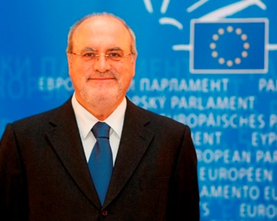 Capoulas Santos defende «suspensão temporária» dos embargos europeus russos