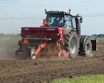 Forças russas roubam equipamento agrícola ucraniano, mas descobrem que foi desativado à distância