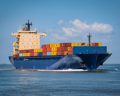 Importações crescem mais de 50% em agosto, exportações sobem 32,6%