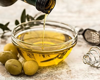 Olivicultor de Alfândega da Fé produz azeite extra virgem em pó com ervas aromáticas