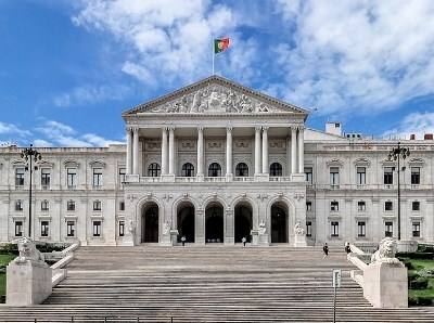 Parlamento discute soluções para produtores de porcos e leite