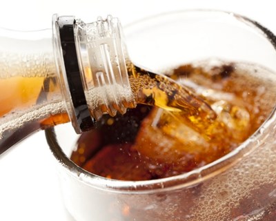 Sumos e refrigerantes vão ter imposto extra