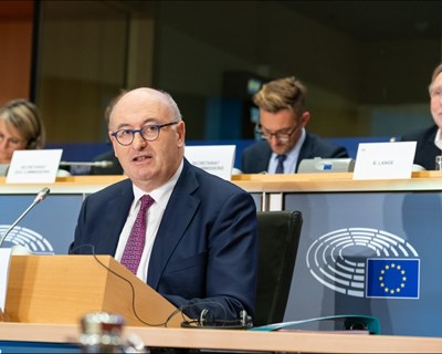 União Europeia preparada para retaliar tarifas norte-americanas